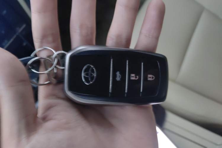 Used Toyota Camry 2015 Dual-Engine 2.5 HG Luxury Navigation Edition Vehicle Key