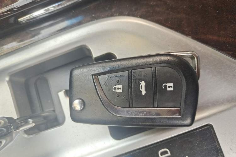 Used Toyota Camry 2015 2.0E Elite Edition Vehicle Key