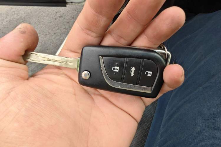Used Toyota Camry 2015 2.0G Premier Edition Vehicle Key