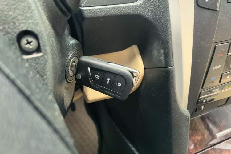 Used Toyota Camry 2015 2.0G Premier Edition Vehicle Key