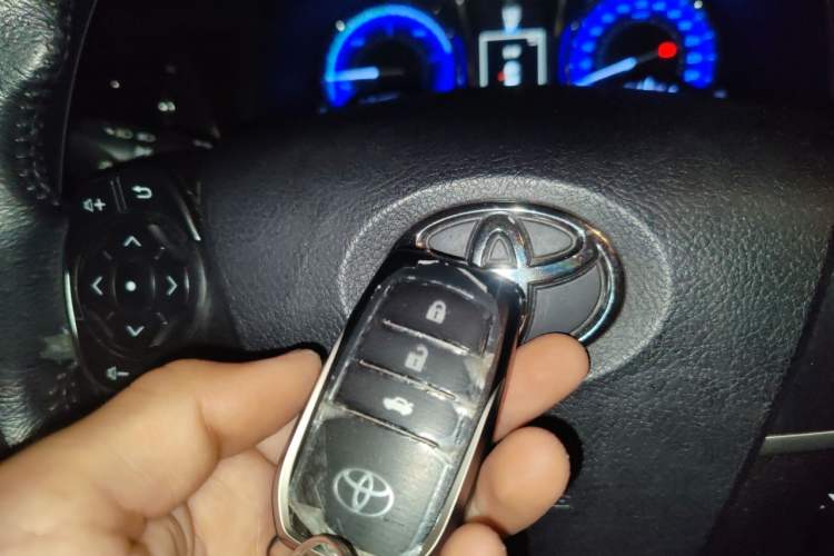 Used Toyota Camry 2015 Dual-Engine 2.5 HG Luxury Navigation Edition Vehicle Key