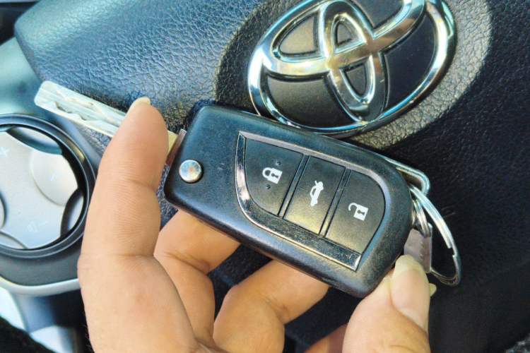 Used Toyota Camry 2015 2.0G Premier Edition Vehicle Key
