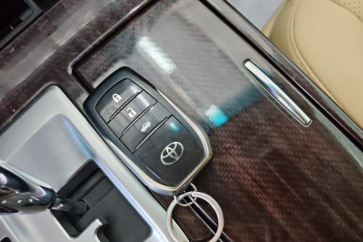 Used Toyota Camry 2015 Dual-Engine 2.5 HG Luxury Navigation Edition Vehicle Key