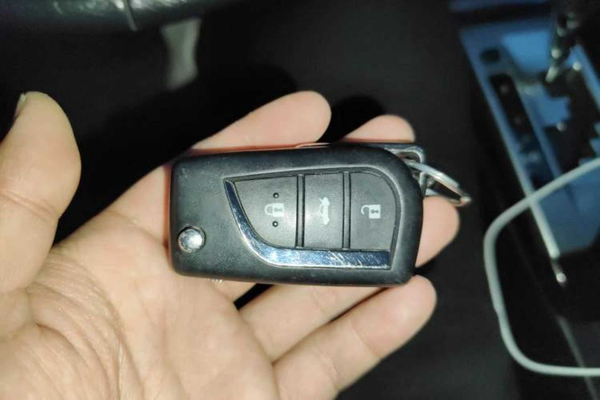 Used Toyota Camry 2015 2.0G Premier Edition Vehicle Key