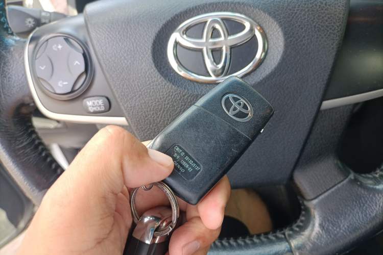 Used Toyota Camry 2015 2.0G Premier Edition Vehicle Key