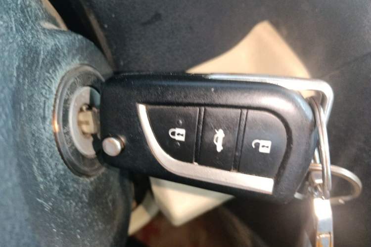 Used Toyota Camry 2015 2.0E Elite Edition Vehicle Key