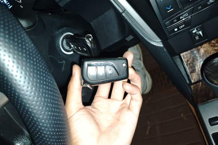 Used Toyota Camry 2015 2.0G Premier Edition Vehicle Key