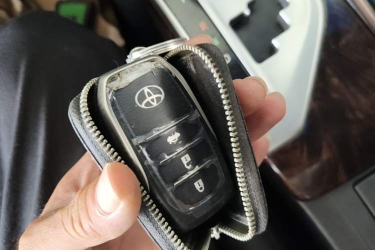 Used Toyota Camry 2015 2.5G Luxury Navigation Edition Vehicle Key