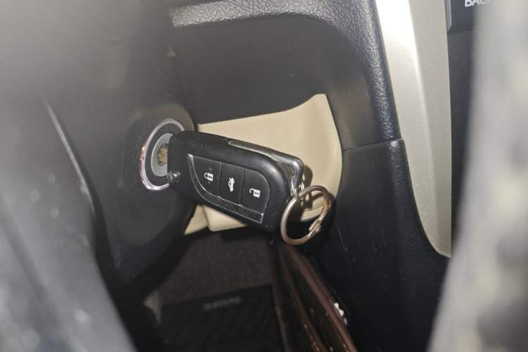 Used Toyota Camry 2015 2.0G Premier Edition Vehicle Key