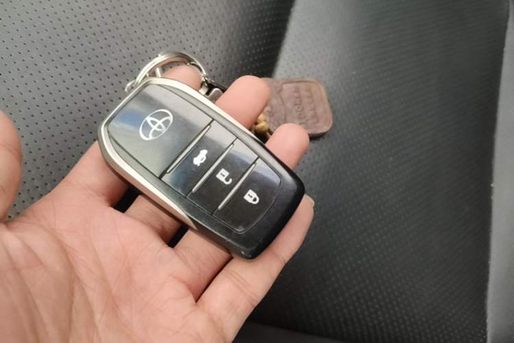 Used Toyota Camry 2015 2.5G Luxury Navigation Edition Vehicle Key