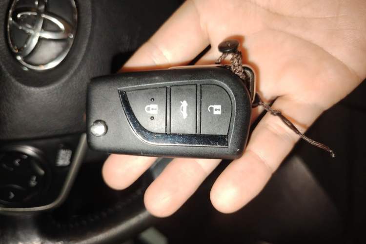 Used Toyota Camry 2015 2.0G Premier Edition Vehicle Key