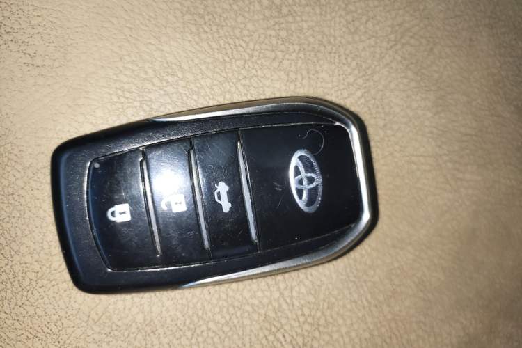 Used Toyota Camry 2015 2.0E Elite Edition Vehicle Key