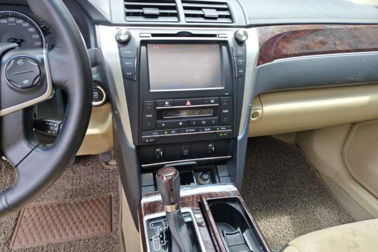 Used Toyota Camry 2016 2.5G 10th Anniversary Deluxe Navigation Edition Audio And AC Panel