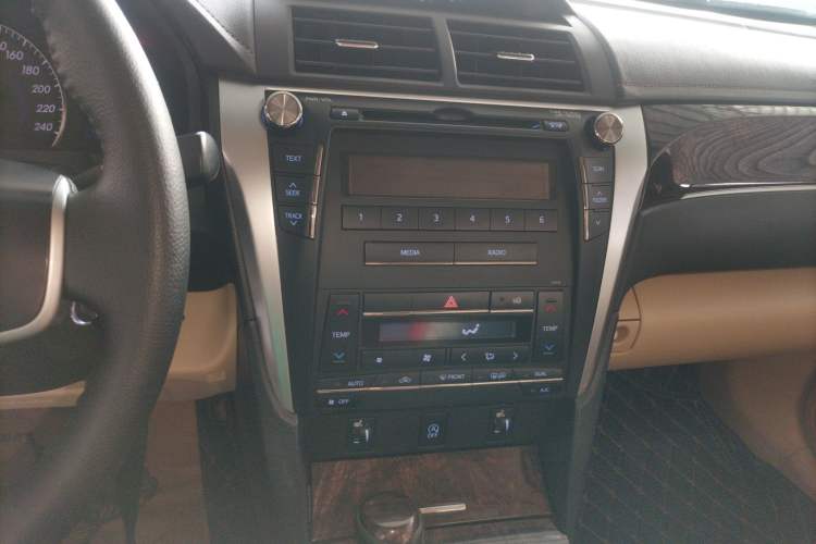 Used Toyota Camry 2016 2.0G 10th Anniversary Leading Edition Audio And AC Panel