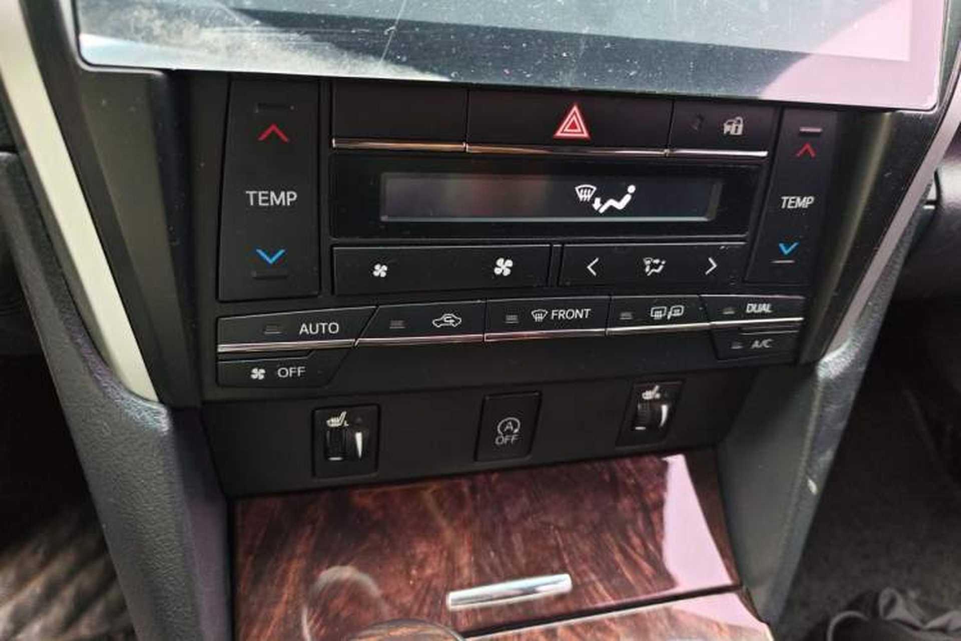 Used Toyota Camry 2016 2.0G 10th Anniversary Leading Edition Audio And AC Panel