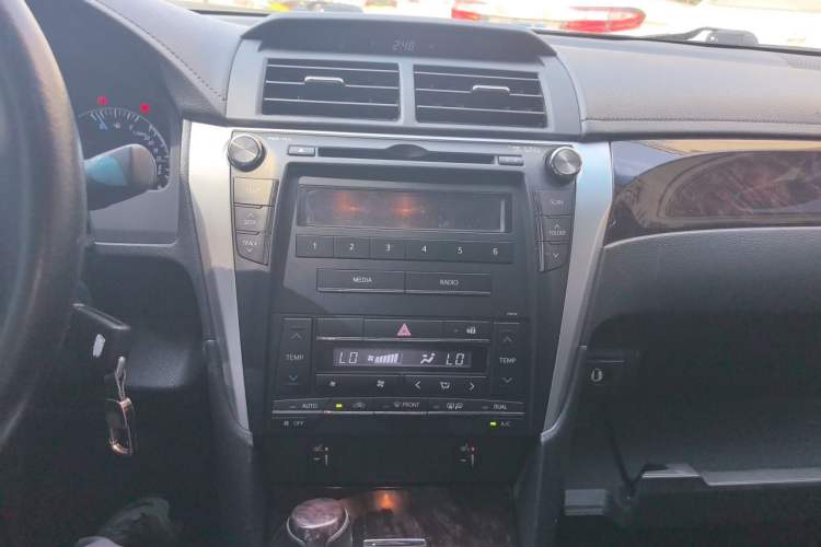 Used Toyota Camry 2016 2.0G 10th Anniversary Leading Edition Audio And AC Panel