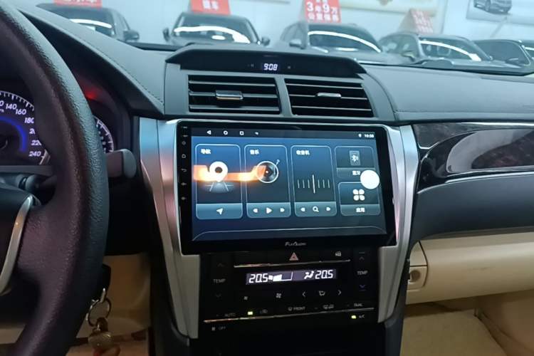 Used Toyota Camry 2016 2.0E 10th Anniversary Elite Edition Audio And AC Panel
