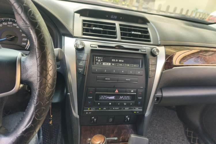 Used Toyota Camry 2016 2.0G 10th Anniversary Leading Edition Audio And AC Panel