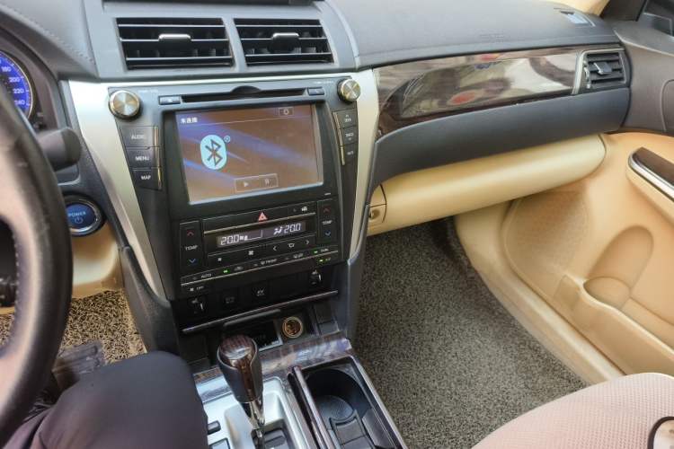 Used Toyota Camry 2016 Dual-Engine 2.5 HG 10th Anniversary Deluxe Navigation Edition Audio And AC Panel