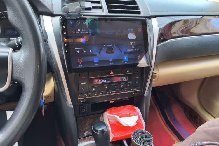 Used Toyota Camry 2016 2.0E 10th Anniversary Elite Edition Audio And AC Panel