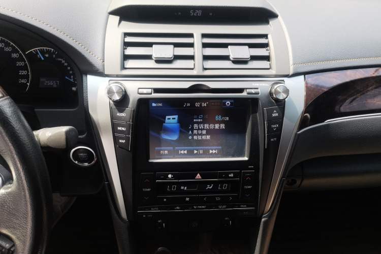 Used Toyota Camry 2016 2.5G 10th Anniversary Deluxe Navigation Edition Audio And AC Panel