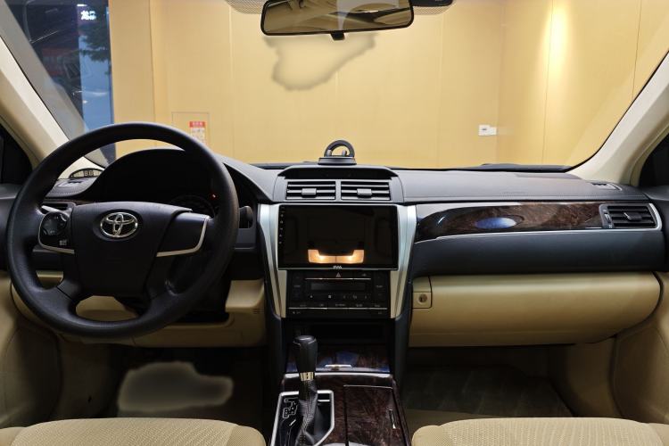 Used Toyota Camry 2016 2.0E 10th Anniversary Elite Edition Audio And AC Panel
