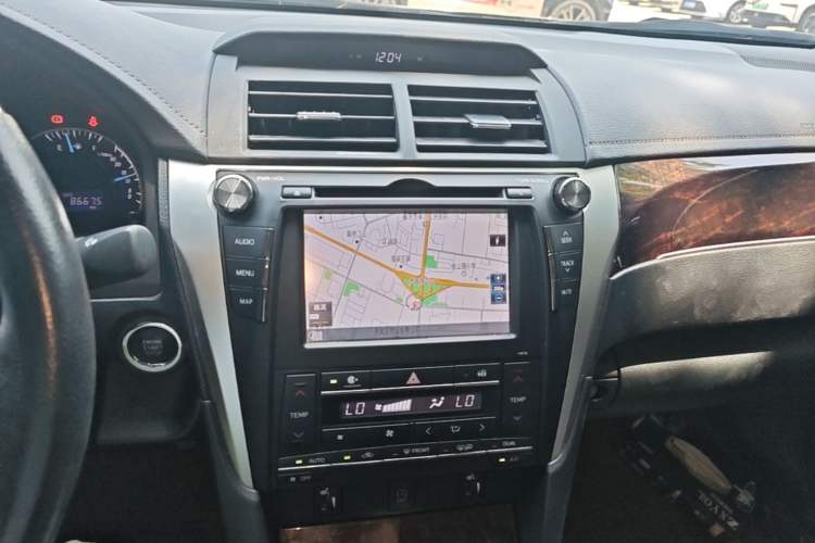 Used Toyota Camry 2016 2.5G 10th Anniversary Deluxe Navigation Edition Audio And AC Panel