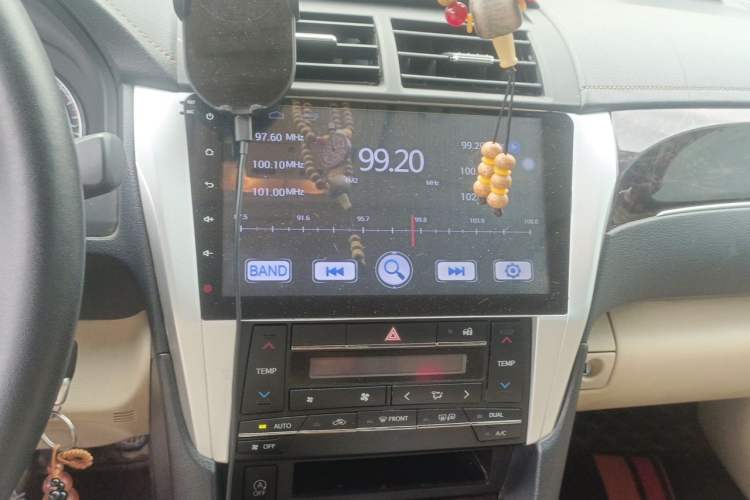 Used Toyota Camry 2016 2.0E 10th Anniversary Elite Edition Audio And AC Panel