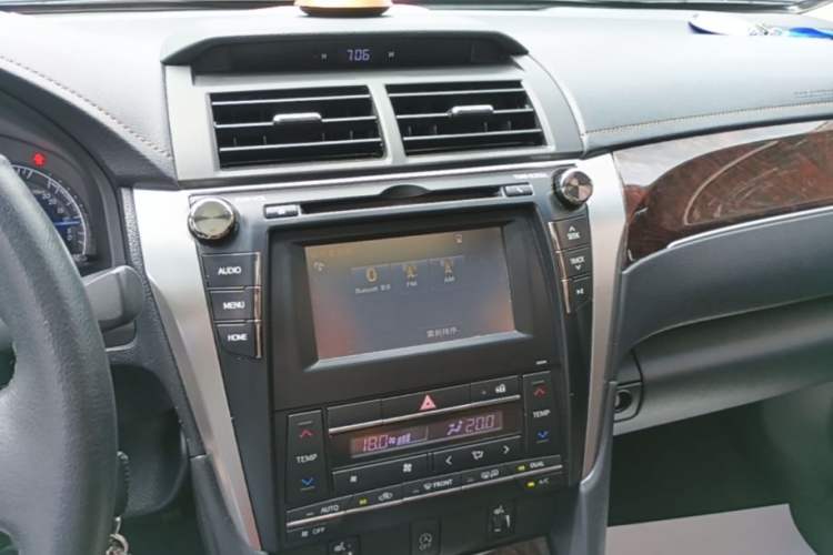 Used Toyota Camry 2016 2.0G 10th Anniversary Luxury Edition Audio And AC Panel