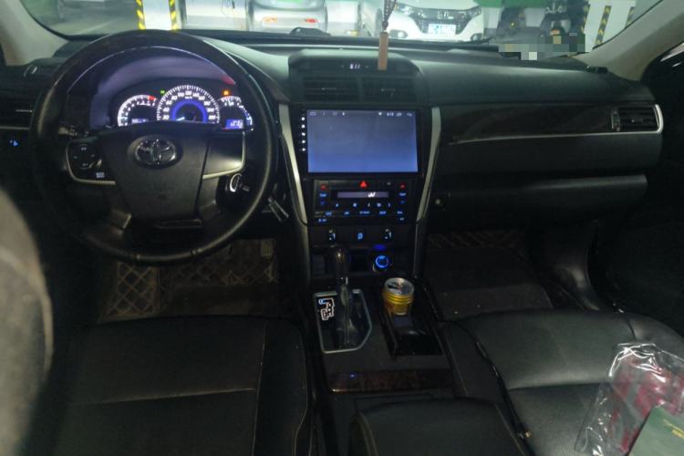 Used Toyota Camry 2016 2.0G 10th Anniversary Leading Edition Center Console