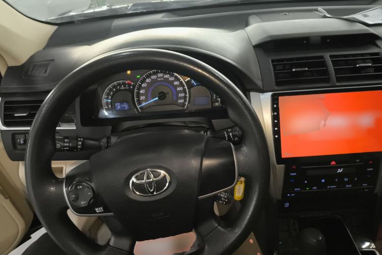 Used Toyota Camry 2016 2.0E 10th Anniversary Elite Edition Center Console