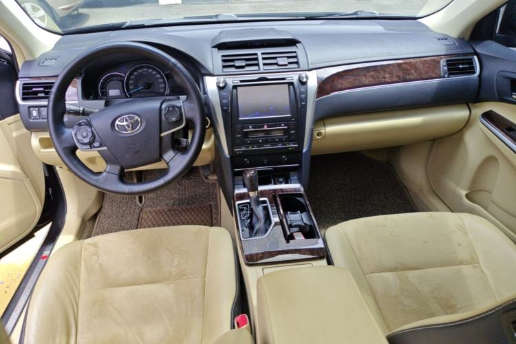 Used Toyota Camry 2016 2.5G 10th Anniversary Deluxe Navigation Edition Center Console