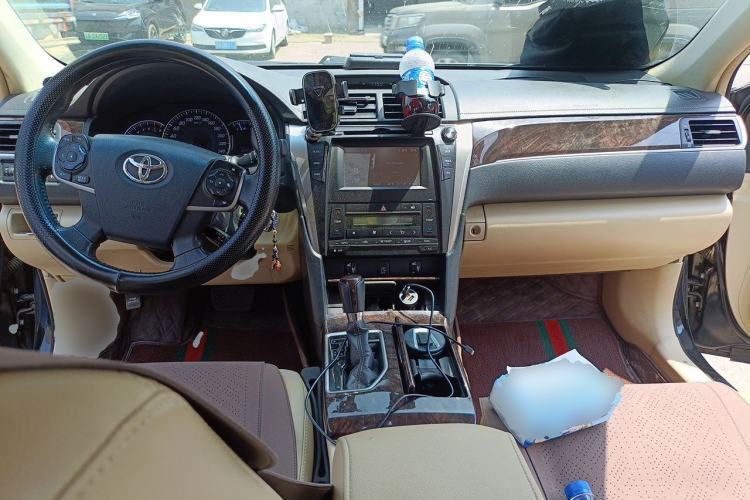 Used Toyota Camry 2016 2.0G 10th Anniversary Leading Edition Center Console