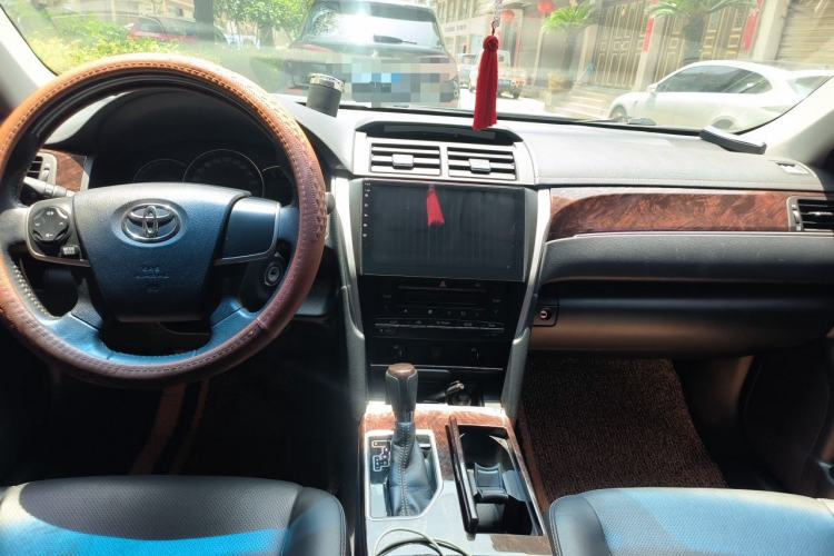 Used Toyota Camry 2016 2.0G 10th Anniversary Leading Edition Center Console