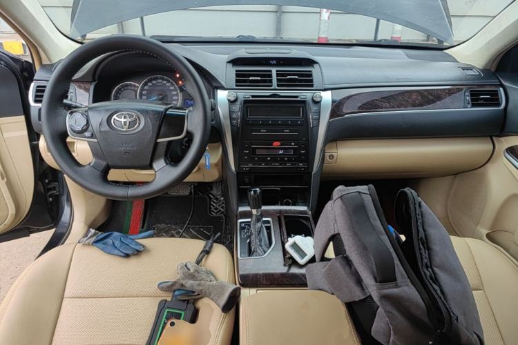 Used Toyota Camry 2016 2.0E 10th Anniversary Elite Edition Center Console