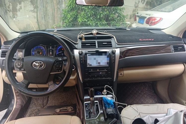Used Toyota Camry 2016 Dual-Engine 2.5 HG 10th Anniversary Deluxe Navigation Edition Center Console