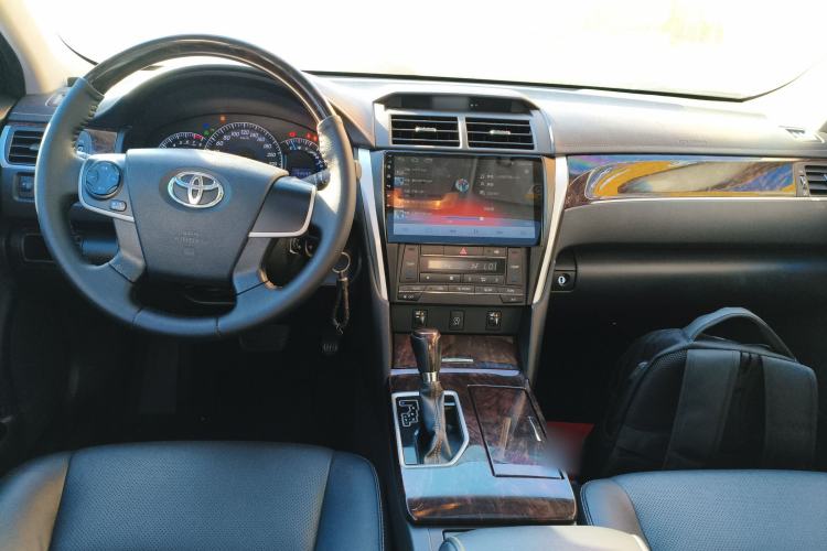 Used Toyota Camry 2016 2.0G 10th Anniversary Leading Edition Center Console
