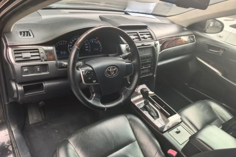 Used Toyota Camry 2016 2.0G 10th Anniversary Leading Edition Center Console