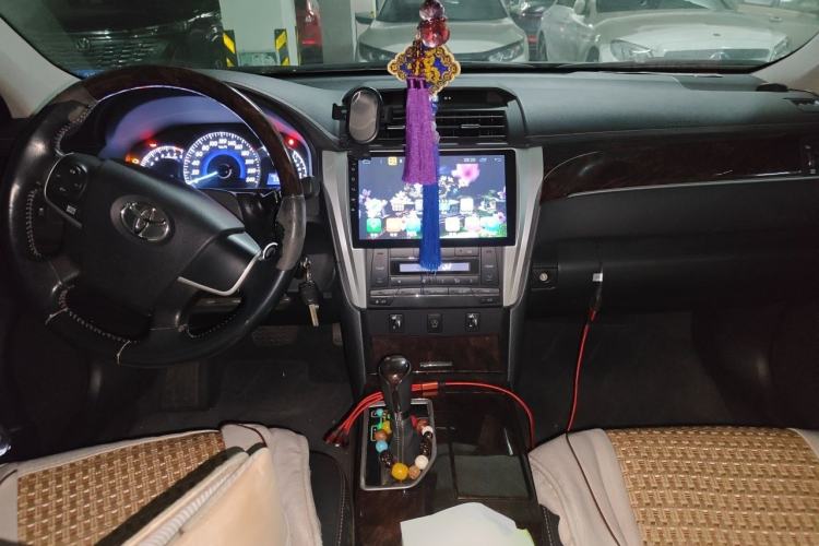 Used Toyota Camry 2016 2.0G 10th Anniversary Leading Edition Center Console