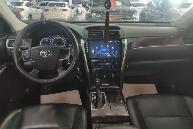 Used Toyota Camry 2016 2.0G 10th Anniversary Leading Edition Center Console
