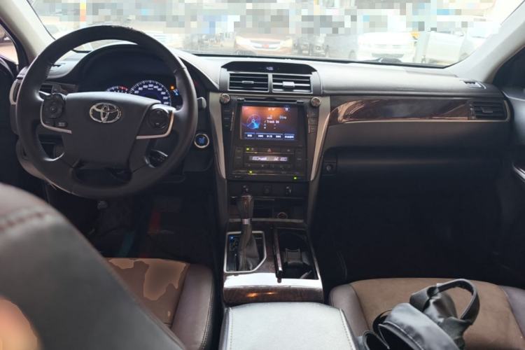 Used Toyota Camry 2016 2.5G 10th Anniversary Deluxe Navigation Edition Center Console