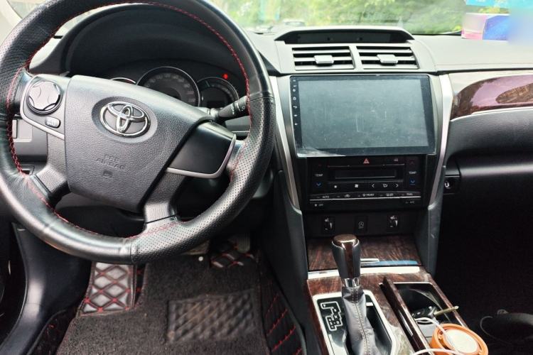 Used Toyota Camry 2016 2.0G 10th Anniversary Leading Edition Center Console