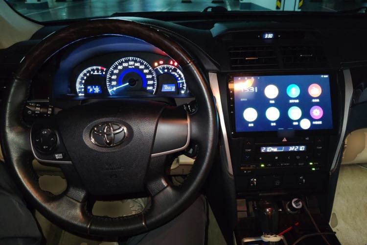 Used Toyota Camry 2016 2.0G 10th Anniversary Leading Edition Center Console