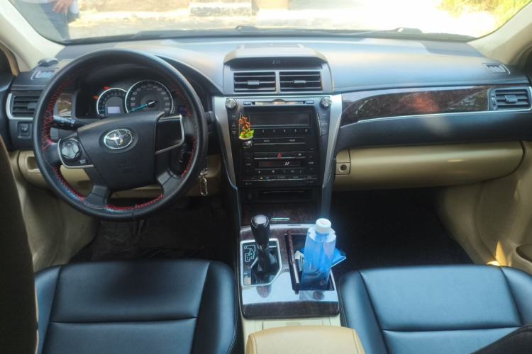 Used Toyota Camry 2016 2.0E 10th Anniversary Elite Edition Center Console