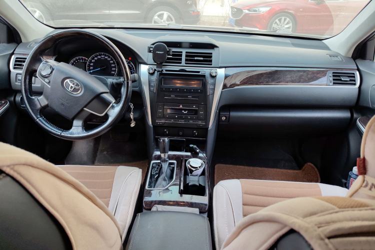 Used Toyota Camry 2016 2.0G 10th Anniversary Leading Edition Center Console