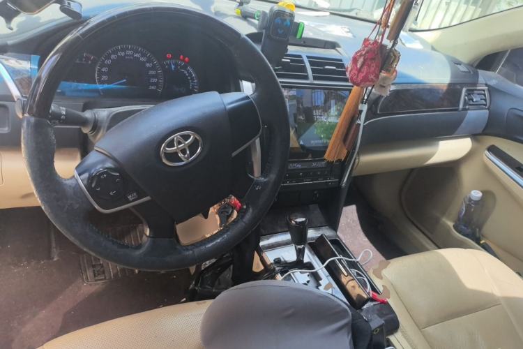 Used Toyota Camry 2016 2.0G 10th Anniversary Leading Edition Center Console