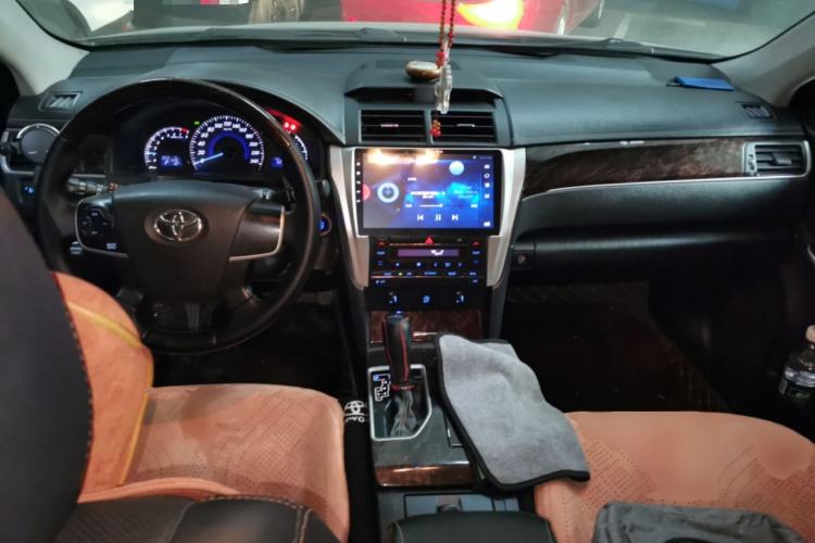Used Toyota Camry 2016 2.0G 10th Anniversary Leading Edition Center Console