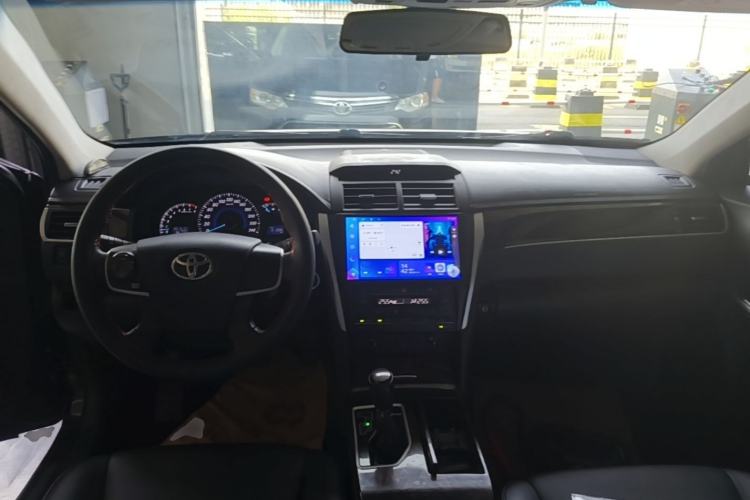 Used Toyota Camry 2016 2.0G 10th Anniversary Leading Edition Center Console