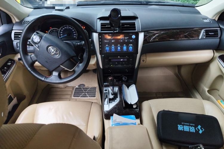 Used Toyota Camry 2016 2.0G 10th Anniversary Leading Edition Center Console