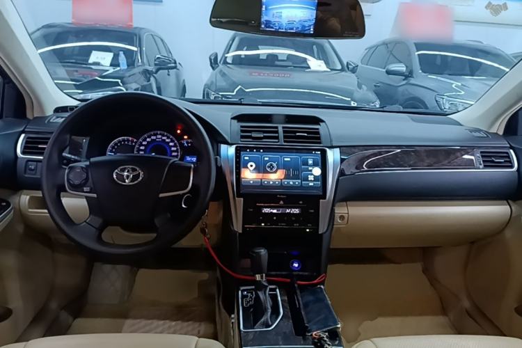 Used Toyota Camry 2016 2.0E 10th Anniversary Elite Edition Center Console
